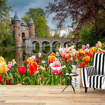 Красиві шпалери з романтичним малим замком "Тюльпани і озеро"