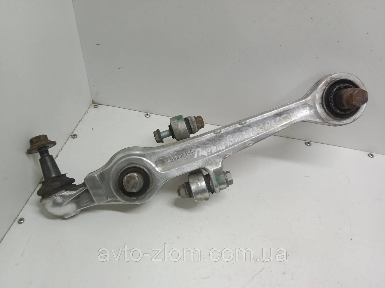 Важіль передній нижній Audi A6 C5, A4 B5, Audi A6, A4. 4B0407155.