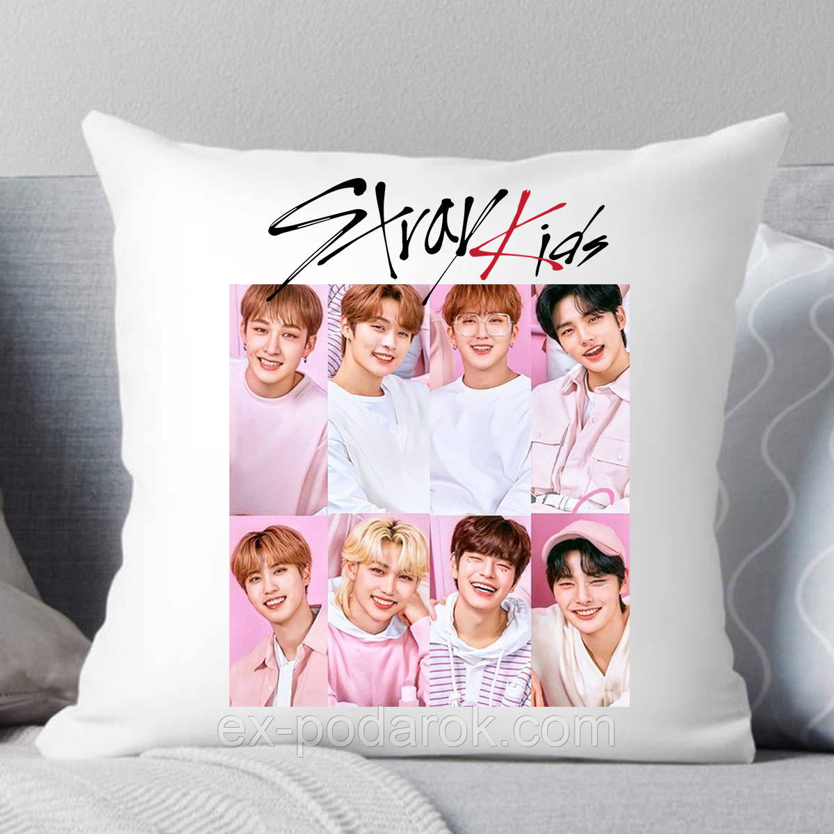 Подушка Stray Kids розовая