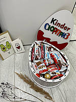 Подарунковий шоколадний набір кіндер сюрприз з цукерками, шоколадний бокс для дівчини на свято D-1006