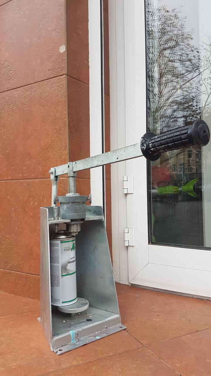 Заправка фарби у балон