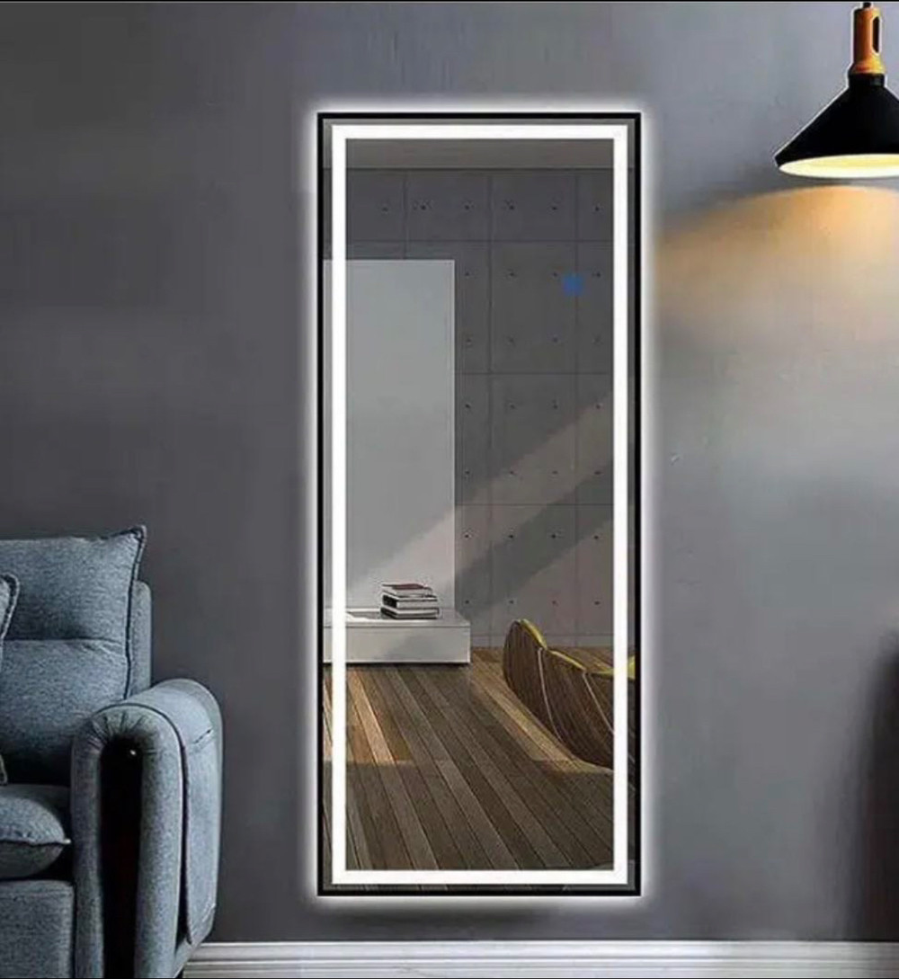 Дзеркало у чорній алюмінієвій рамі з Led підсвічуванням.