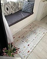 Безворсовый ковёр / дорожка в бежевом цвете с геометрией на прорезиненной основе. Турция.