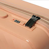 Міцна середня пластикова валіза колір пудри, фото 3