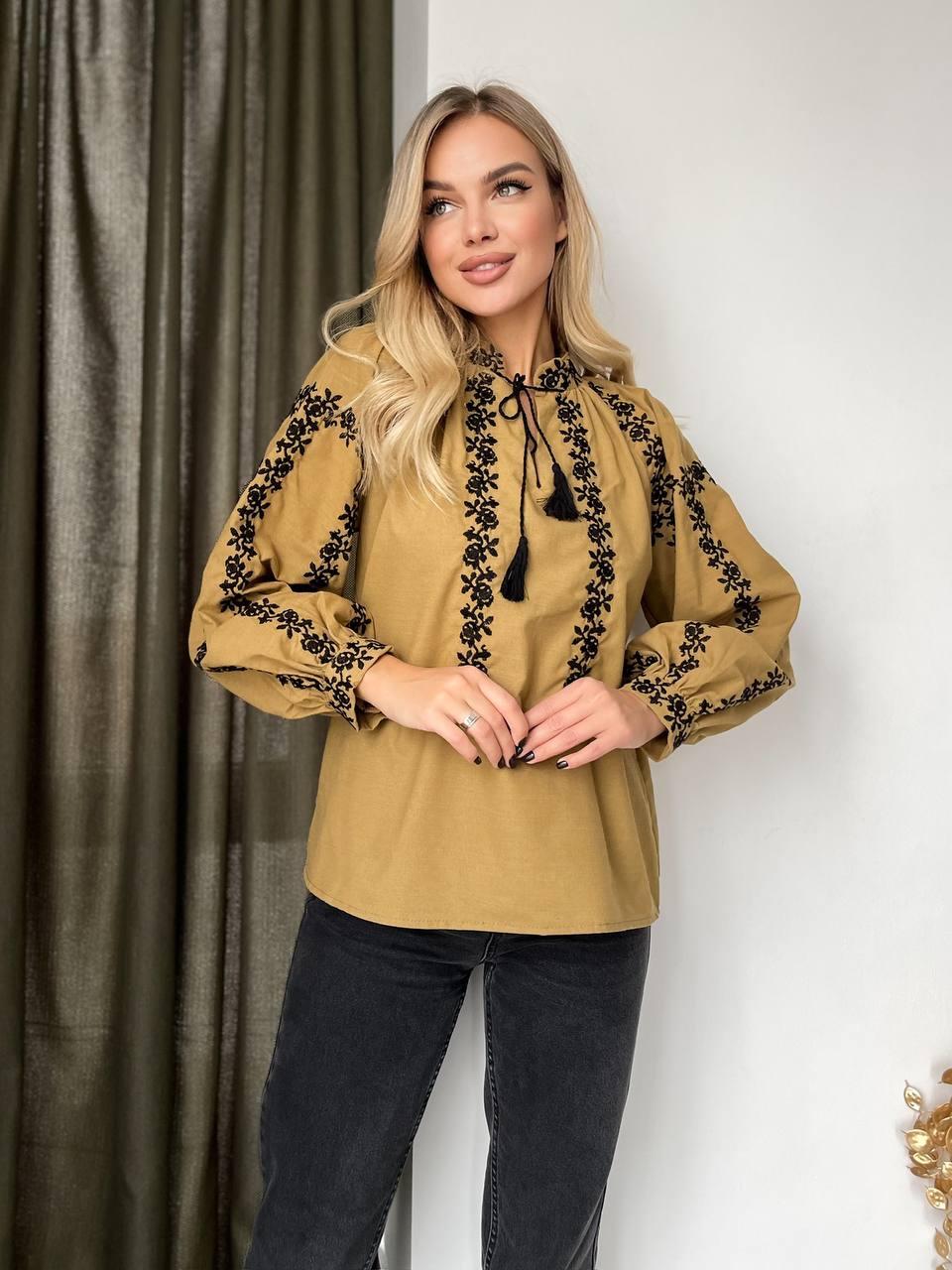 Вишиванка жіноча з чорним орнаментом