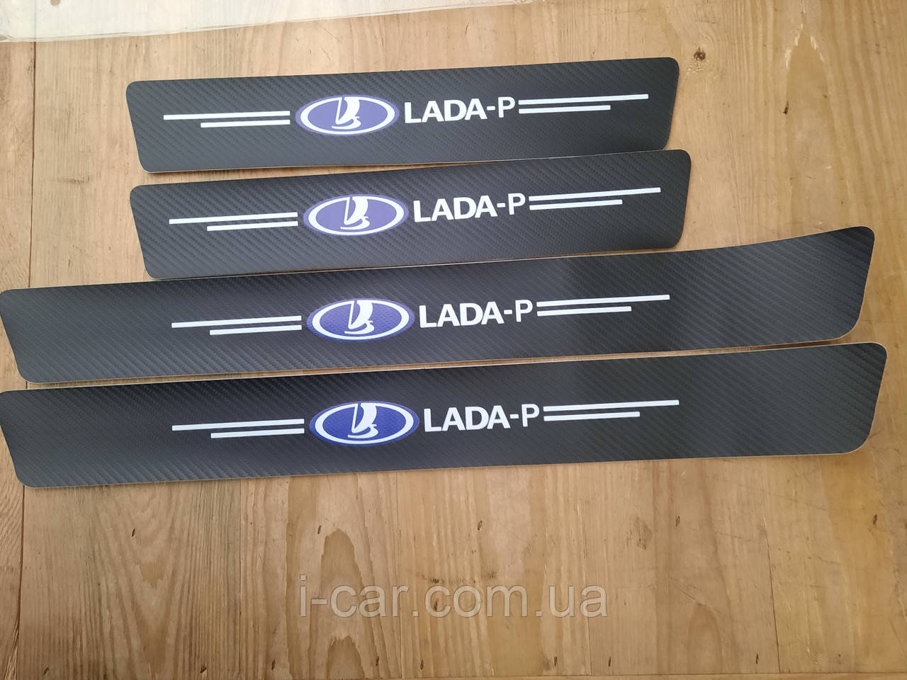 Захисні наклейки на пороги LADA