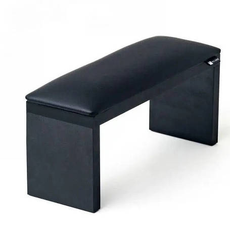 Дерев'яні на чорних ніжках