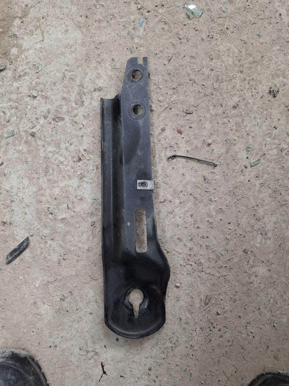 Лопух заднього підрамника задній правий Ford Explorer 6 2020 б/у оригінал LB5C-C5770, фото 1