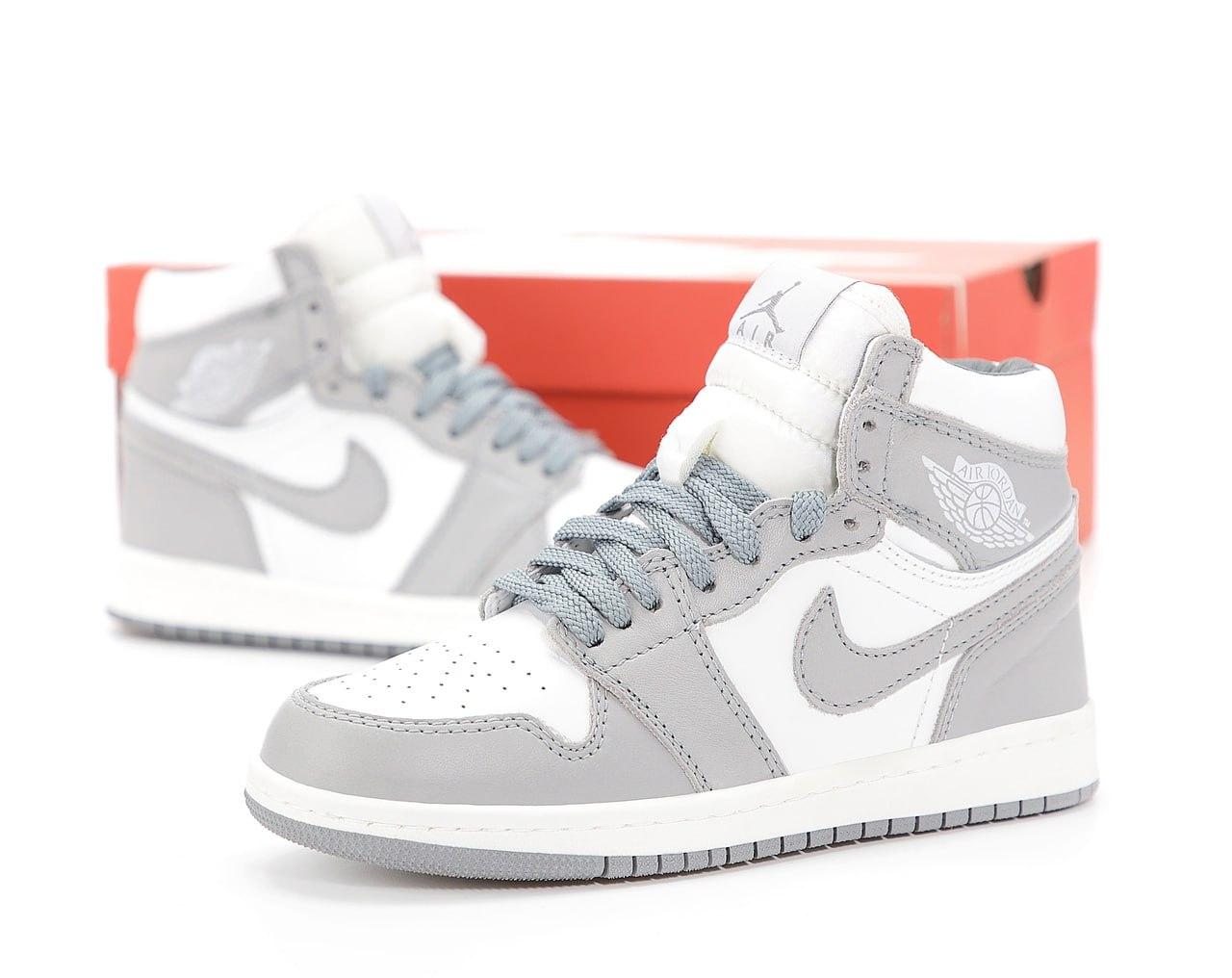 Жіночі зимові кросівки Nike Air Jordan 1 Retro, фото 1