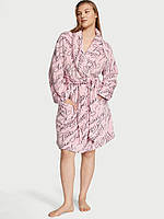 Плюшевый Халат Victoria's Secret Logo Short Cozy Robe, Розовый с надписью