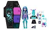 Monster High Twyla HNF82 Лялька Монстр Хай Твайла Шафа з секретами Неон, фото 4