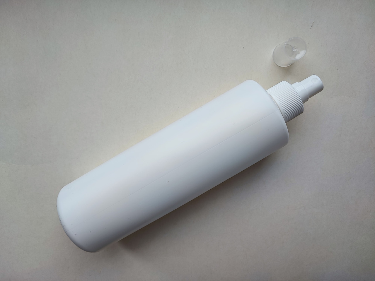 500 мл/28мм Поліетилен HDPE білий ЦИЛІНДР з білим спреєм, розпилювачем 28/410 тара, ємність, баночка