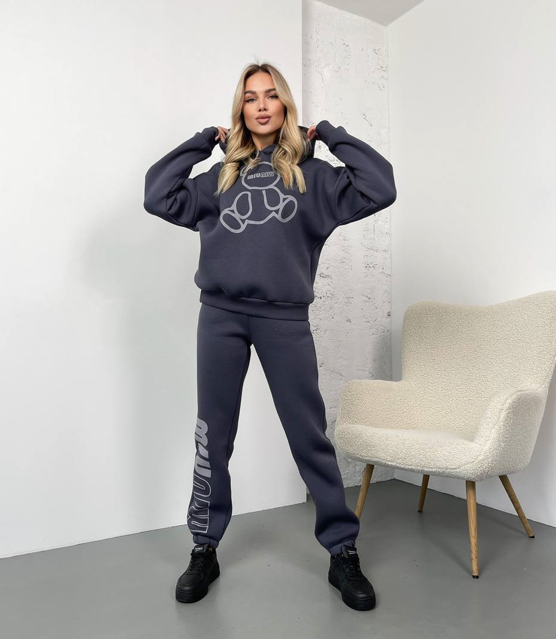 Теплий графітовий жіночий спортивний костюм із капюшоном із турецької тринитки Teddy miu miu, фото 1