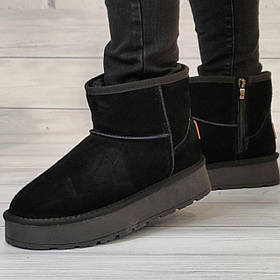 Жіночі зимові теплі замшеві короткі чорні уги на товстій підошві