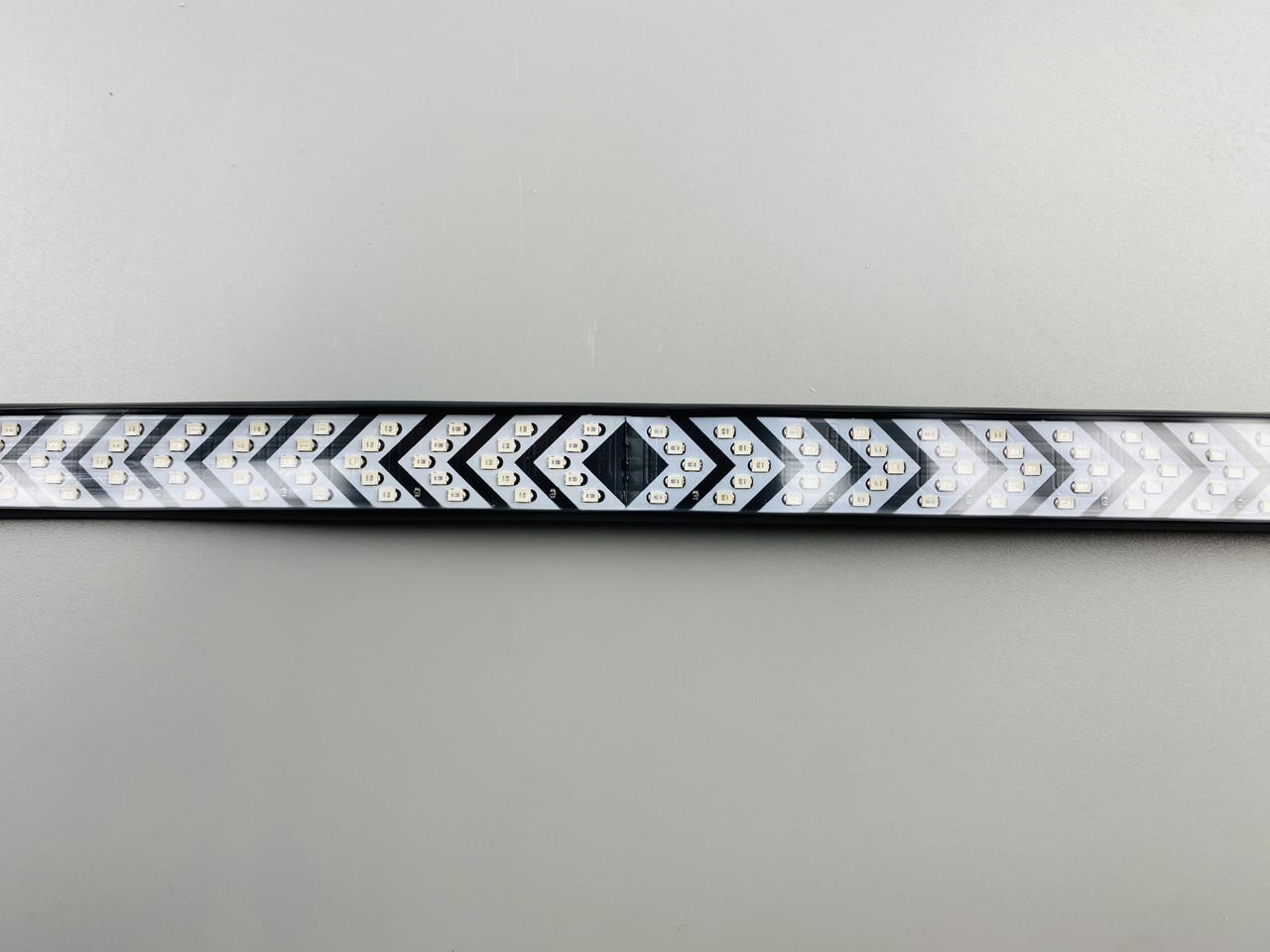 Led-стрічка в авто світлодіодна для додаткового освітлення, LED V стрічка стопи повороти автомобільні 12В-24В, фото 1