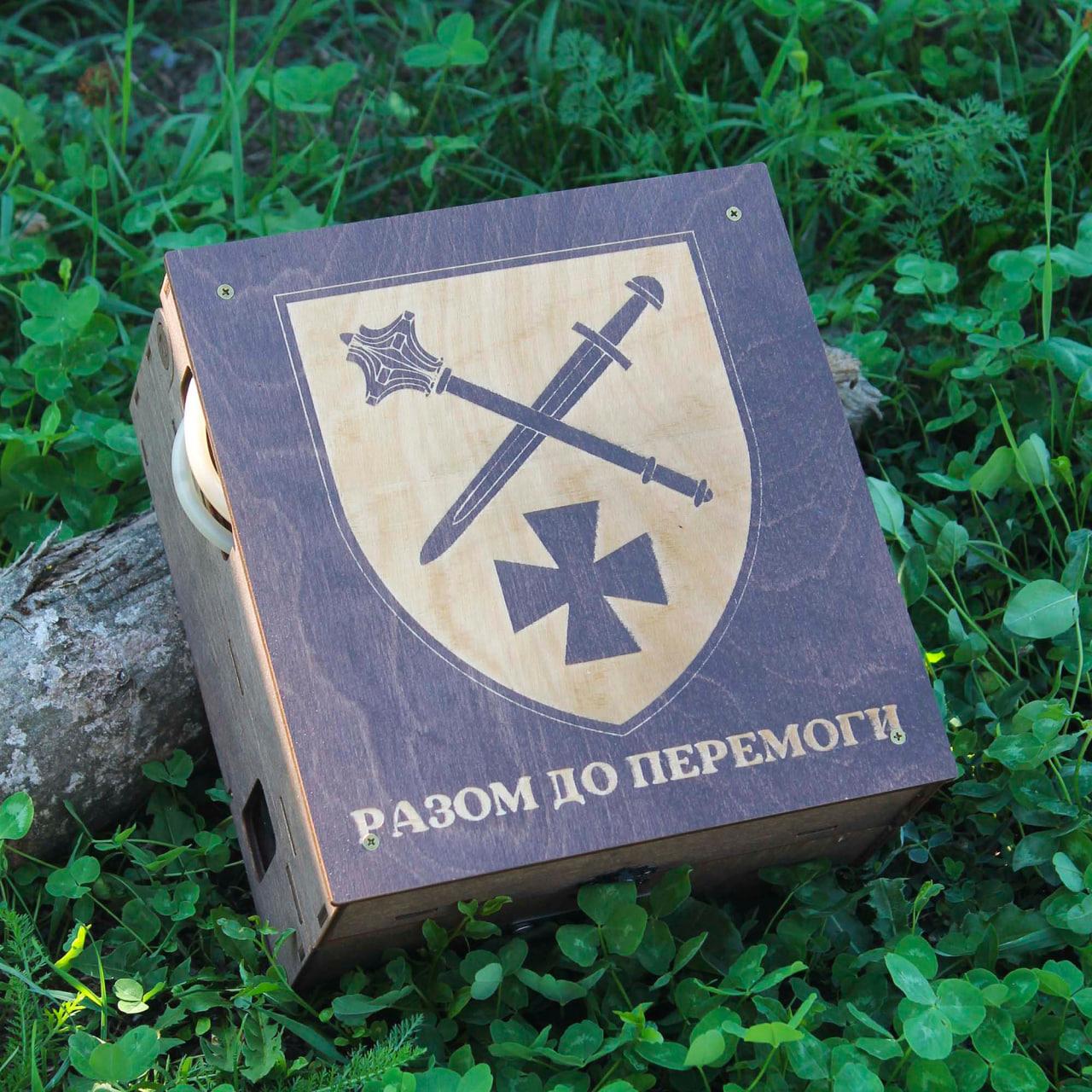 Наливатор алкогольний на 4 чарки з принтом (Разом до перемоги)