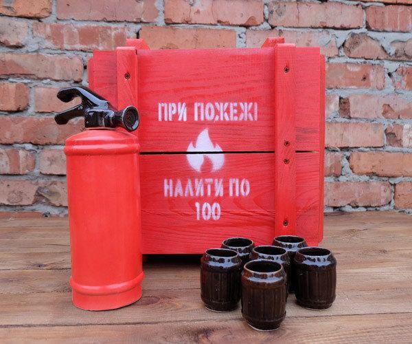 Набір для спиртного вогнегасник у дерев'яному ящику з чарками - Подарунковий набір служби ДСНС