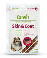 Canvit Skin and Coat полувлажные лакомства с лососем для здоровья кожи и шерсти собак.