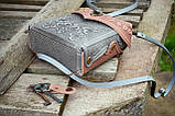 Маленька авторська Сумочка-рюкзак шкіряна сіра з пудровим з орнаментом Бохо, фото 3