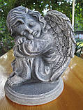 Ангел для надгробія. Скульптура ангелочка з високоміцного бетону 28 см, фото 3