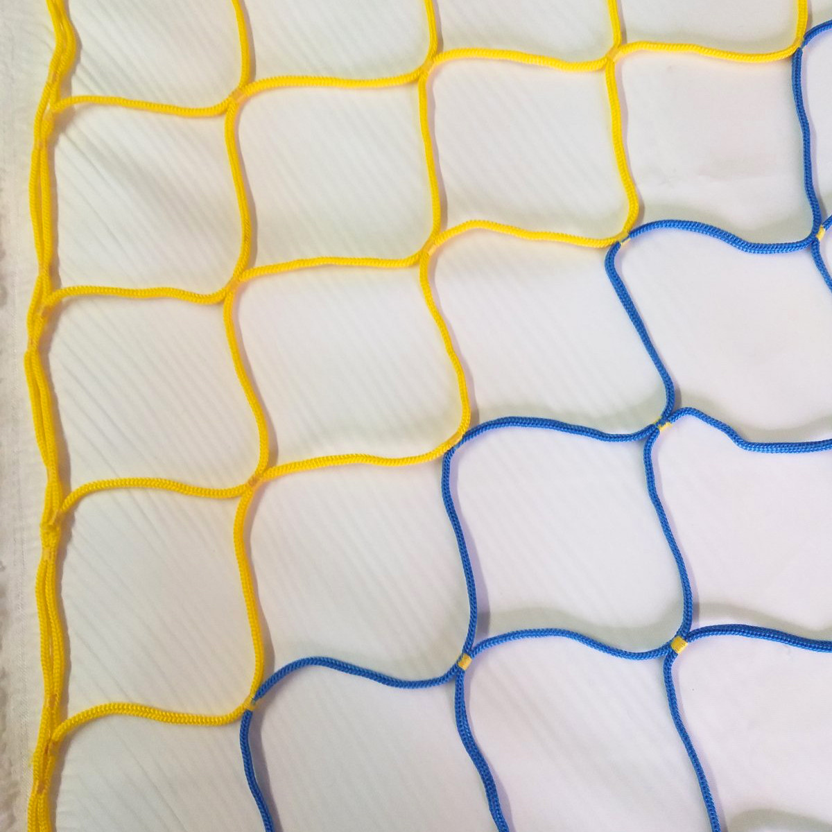 Сітка БЕЗ-ВУЗЛОВА для футзалу, гандболу «ЕЛІТ Патріот» синьо-жовта (комплект з 2 шт.), фото 1