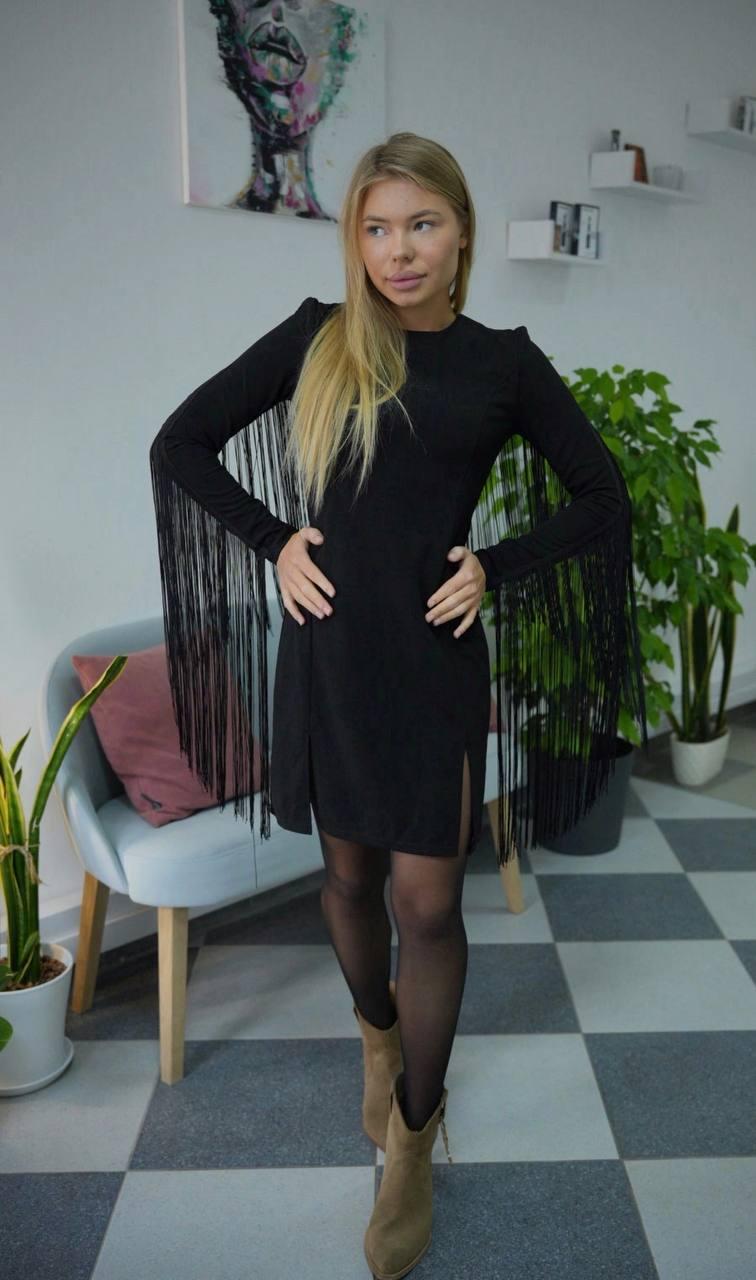Трендова жіноча сукня міні з довгим рукавом і звисаючими нитками