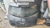 Nissan Leaf і кришка багажника в комплекті з камерою