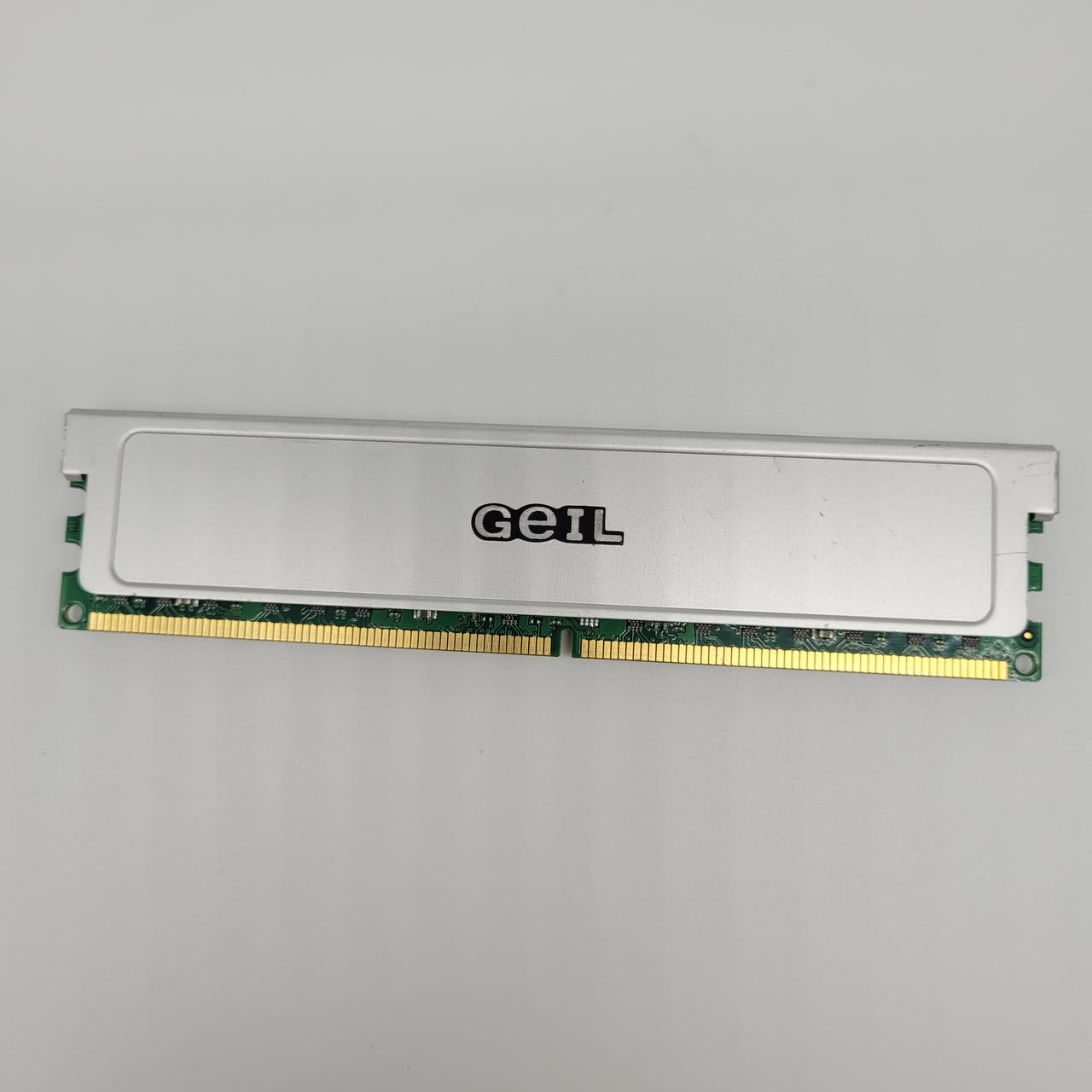 Ігрова оперативна пам'ять Geil DDR2 2Gb 800MHz PC2-6400U 2R8 CL5 (GX24GB6400DC) Б/В