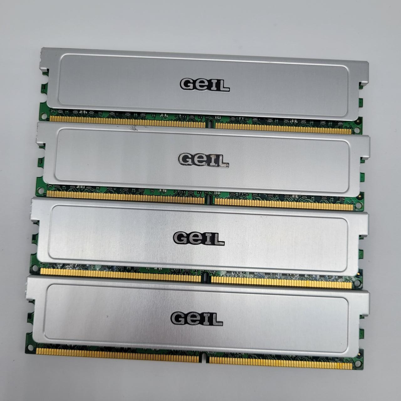 Комплект оперативної пам'яті Geil DDR2 8Gb (4*2Gb) 800MHz PC2-6400U CL5 2R8 (GX24GB6400DC) Б/В