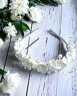 Белый свадебный обруч с жемчугом, розами из полимерной глины для невесты