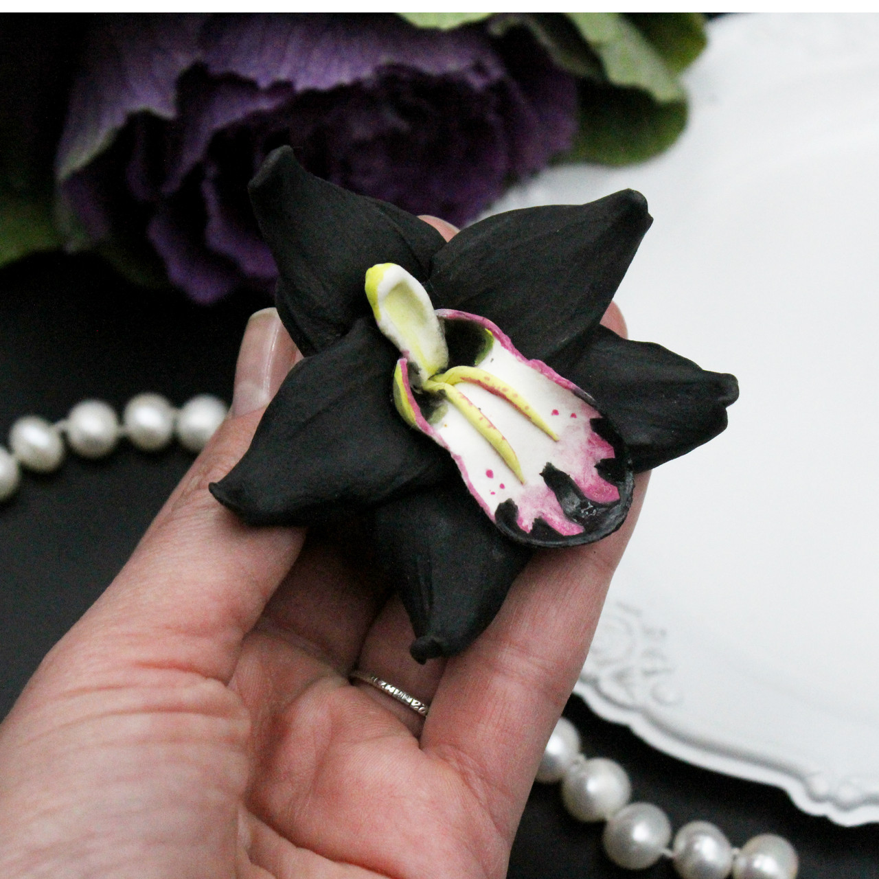 "Чёрная орхидея"(1шт) заколка цветок из полимерной глины. - фото 7 - id-p581646758
