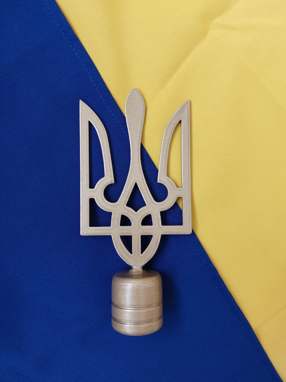 Золота металева навершня на прапор в формі Тризуба, золота верхівка сталева на стяг України, тримач на флагшток, 15х7.5 см, фото 1