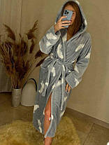 Жіночий теплий довгий плюшевий халат сірий з пір'ям, фото 2