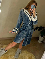 Жіночий теплий плюшевий халат із капюшоном сірого кольору, фото 2