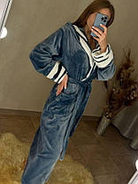 Жіночий теплий плюшевий халат із капюшоном сірого кольору, фото 5