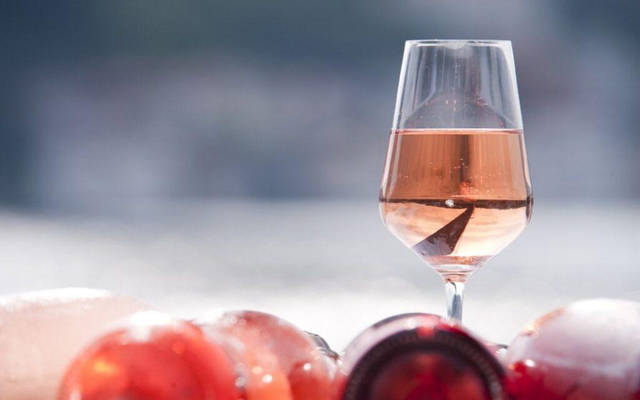 Що таке безалкогольне вино і як воно виготовляється?
