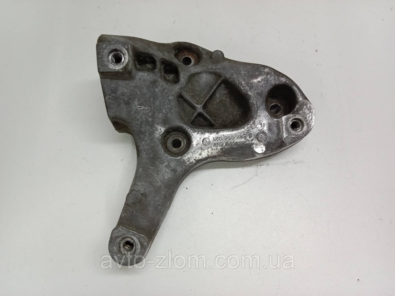 Кронштейн компресора кондиціонера Volkswagen Golf Skoda Octavia A5 1.4-1.6 FSI. 1K0260885B