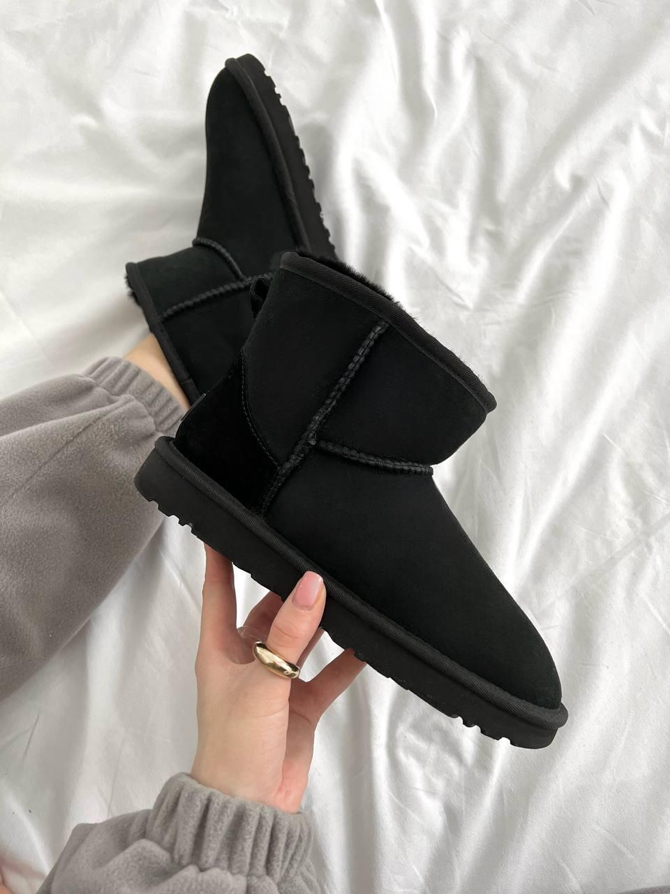 Зимові Жіночі Черевики UGG Classic Mini Black / УГГ Классик Мини Черные