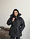 Жіноча подовжена модна зимова куртка з затяжками без капюшона плащівка Lake утеплювач 250 підкладка, фото 2