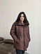 Жіноча подовжена модна зимова куртка з затяжками без капюшона плащівка Lake утеплювач 250 підкладка, фото 8