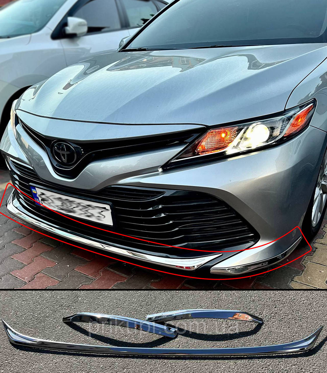 Захисний хромований молдинг на передній бампер Toyota Camry 70 (2018 — 2021 р.)