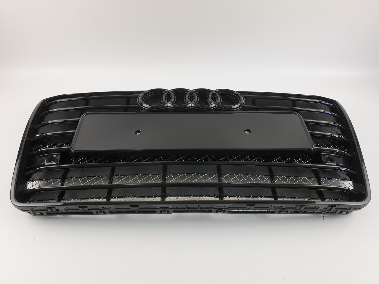 Решетка радиатора Audi A8 2014-2017год Черная (в стиле W12) - фото 2 - id-p2032191660