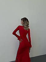 Красное обтягивающее миди платье с рукавами клеш