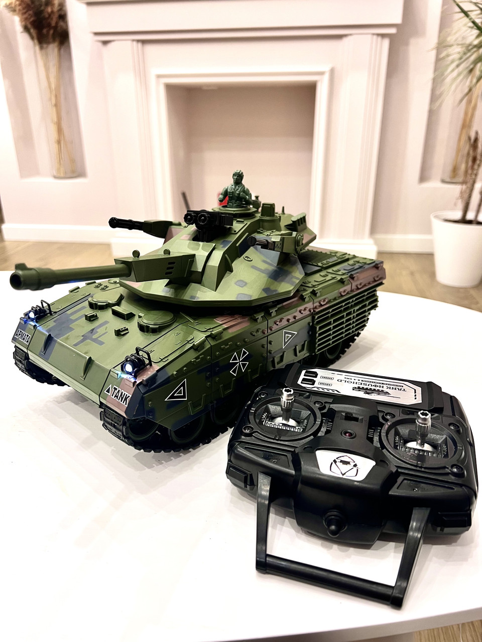 Детский танк игрушечный на пульте радиоуправлении стреляющий пульками ...