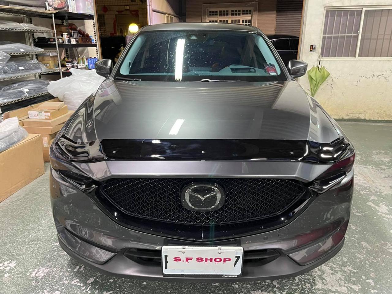 Дефлектор капота (мухобійка) Mazda Cx-5 2017-2023 (HIC)