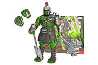 Игрушка Супергерой с 2 видами оружия, сменные руки, шлем, в коробке 3333 г.38*25*11см