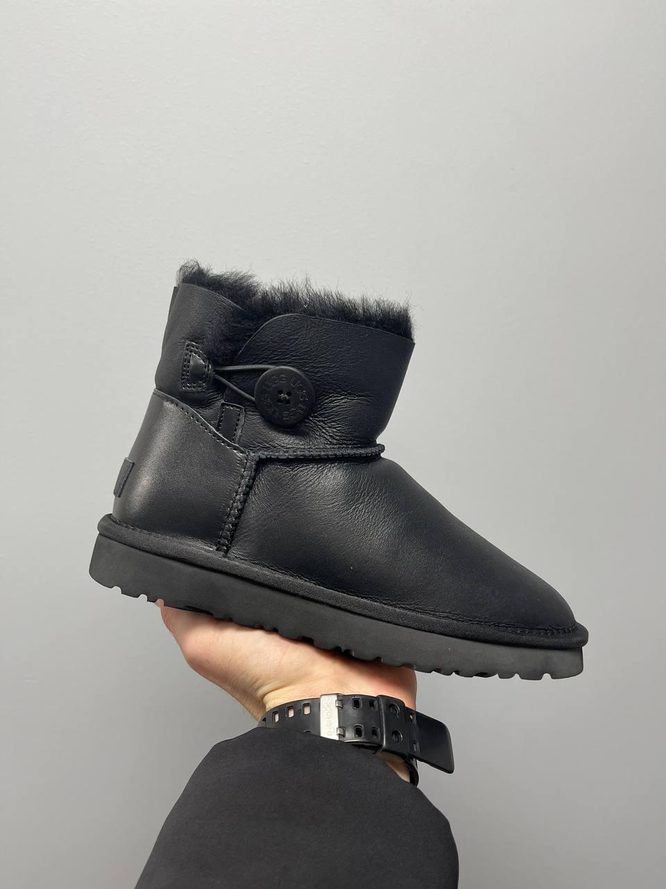 Чоботи жіночі зимові чорні UGG Black Lather (04075)