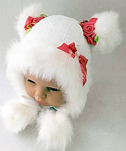 Зимова шапочка з квіткою. Зимова шапка для дівчинки. Зимова шапочка з хутряними помпонами. Красива шапочка