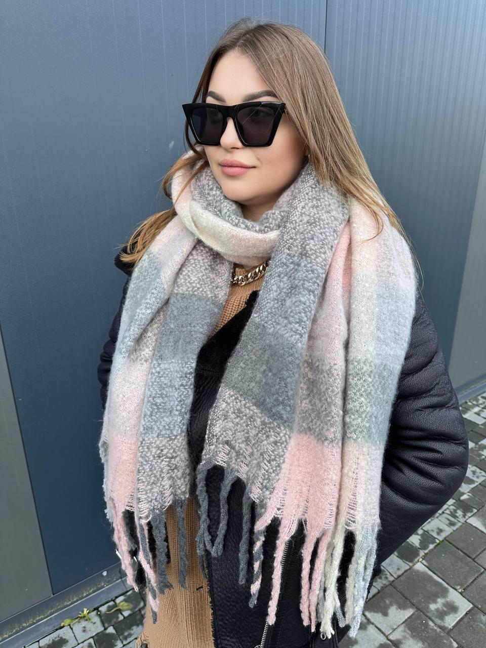 Зимний теплый , обьемный шарф-плед. Пудровый с серым, фото 1