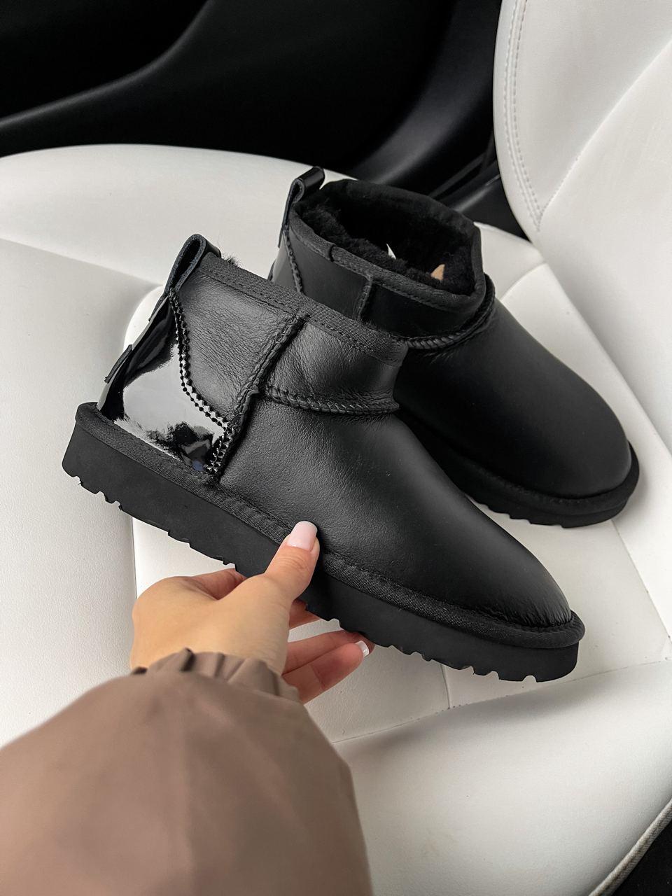 Уггі жіночі зимові чорні UGG Ultra Mini Leather Black Lacquer (14343)